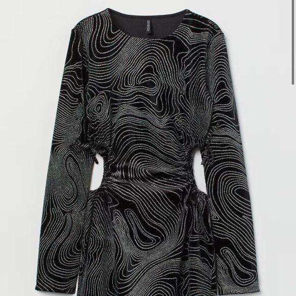 H&M Dresses & Skirts - 🎀H&M Divided Black Swirl Sparkly Mini Dress - Black